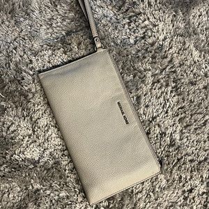 michael kors wristlet